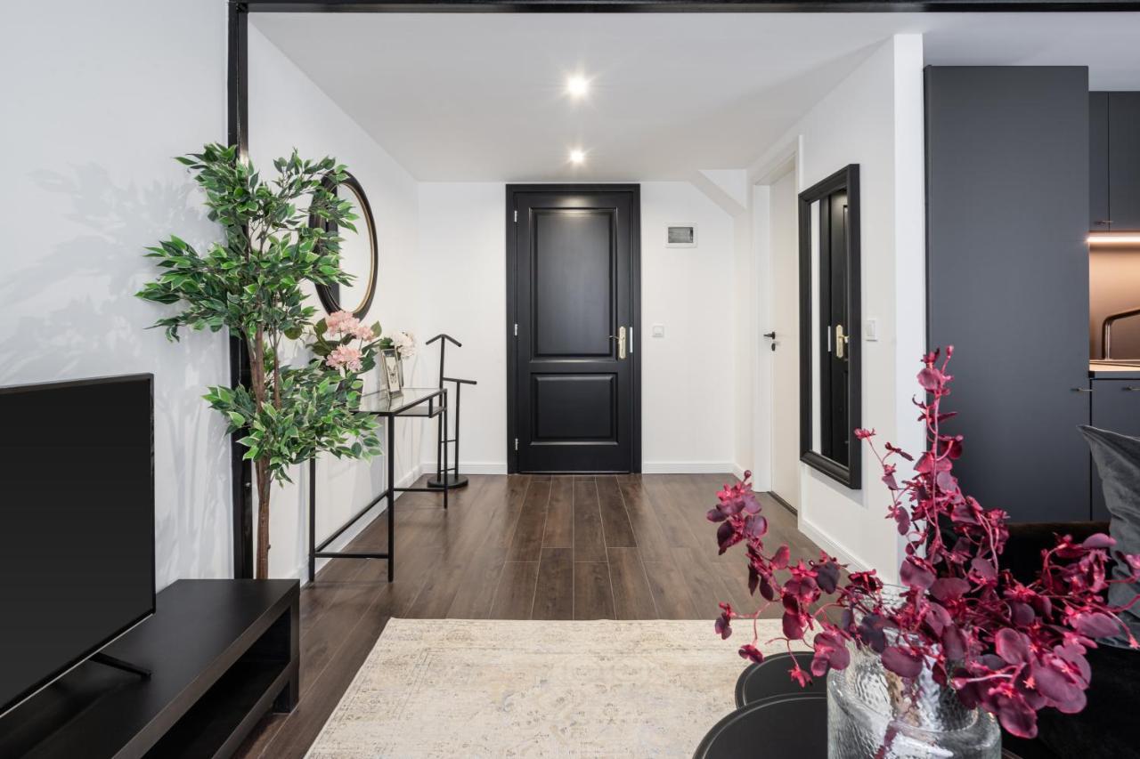 E41 - Trendy Boutique Apartments - Prime Spot By Bqa Budapeste Exterior foto